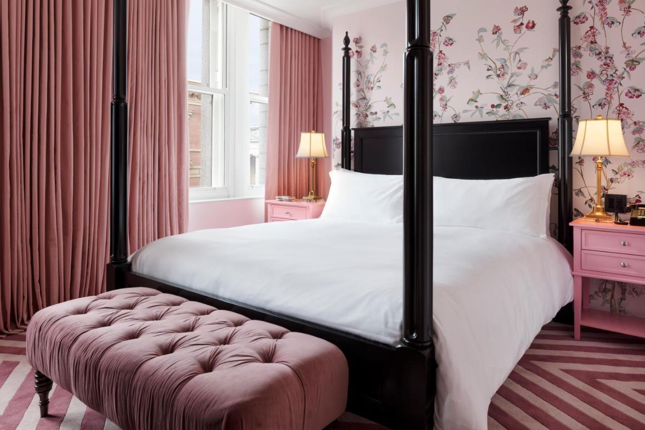 Riggs Washington Dc Hotel Exterior foto A bedroom at The Carlyle