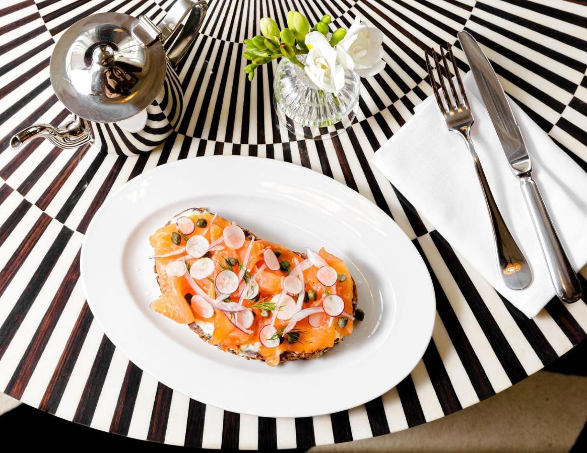 Riggs Washington Dc Hotel Exterior foto Salmon and cucumber salad