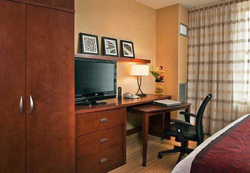 Riggs Washington Dc Hotel Exterior foto A typical room at a Residence Inn